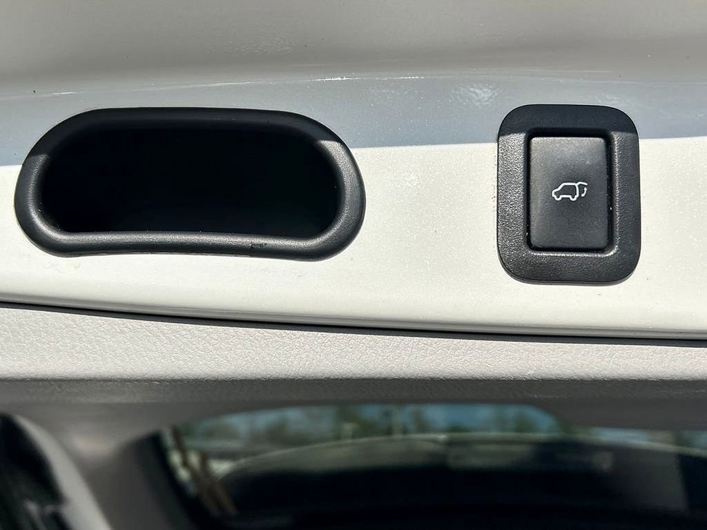 Used 2016 Toyota Highlander XLE AWD/4WD image 14