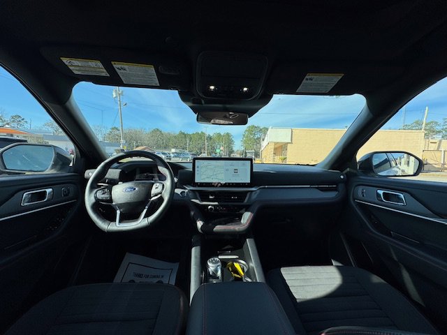 Used 2025 Ford Explorer ST-Line w/ ST-Line Street Pack image 11