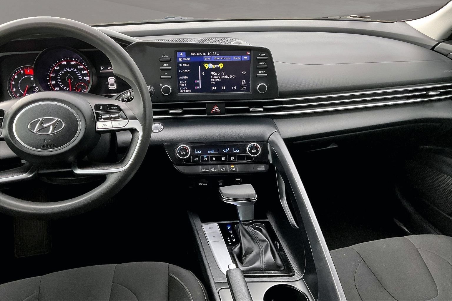 Used 2022 Hyundai Elantra SEL w/ Preferred Accessory Package FWD image 9