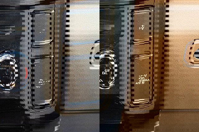 Used 2023 Ford F250 Lariat w/ Chrome Package image 24