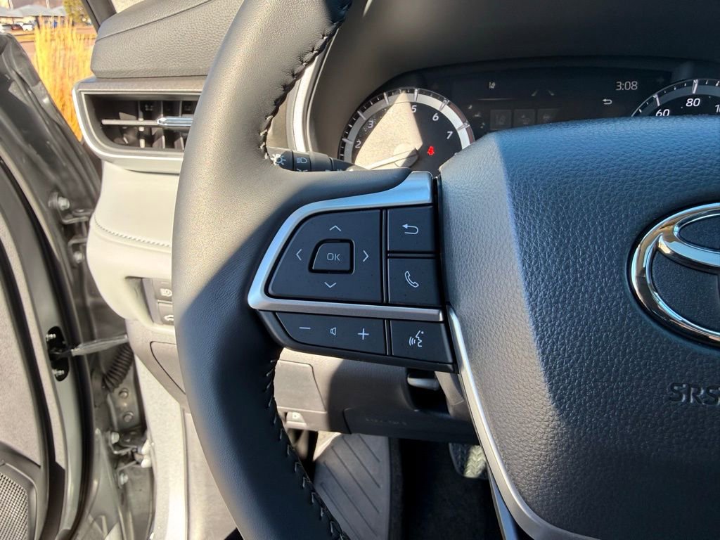 Used 2026 Toyota Highlander XLE image 19