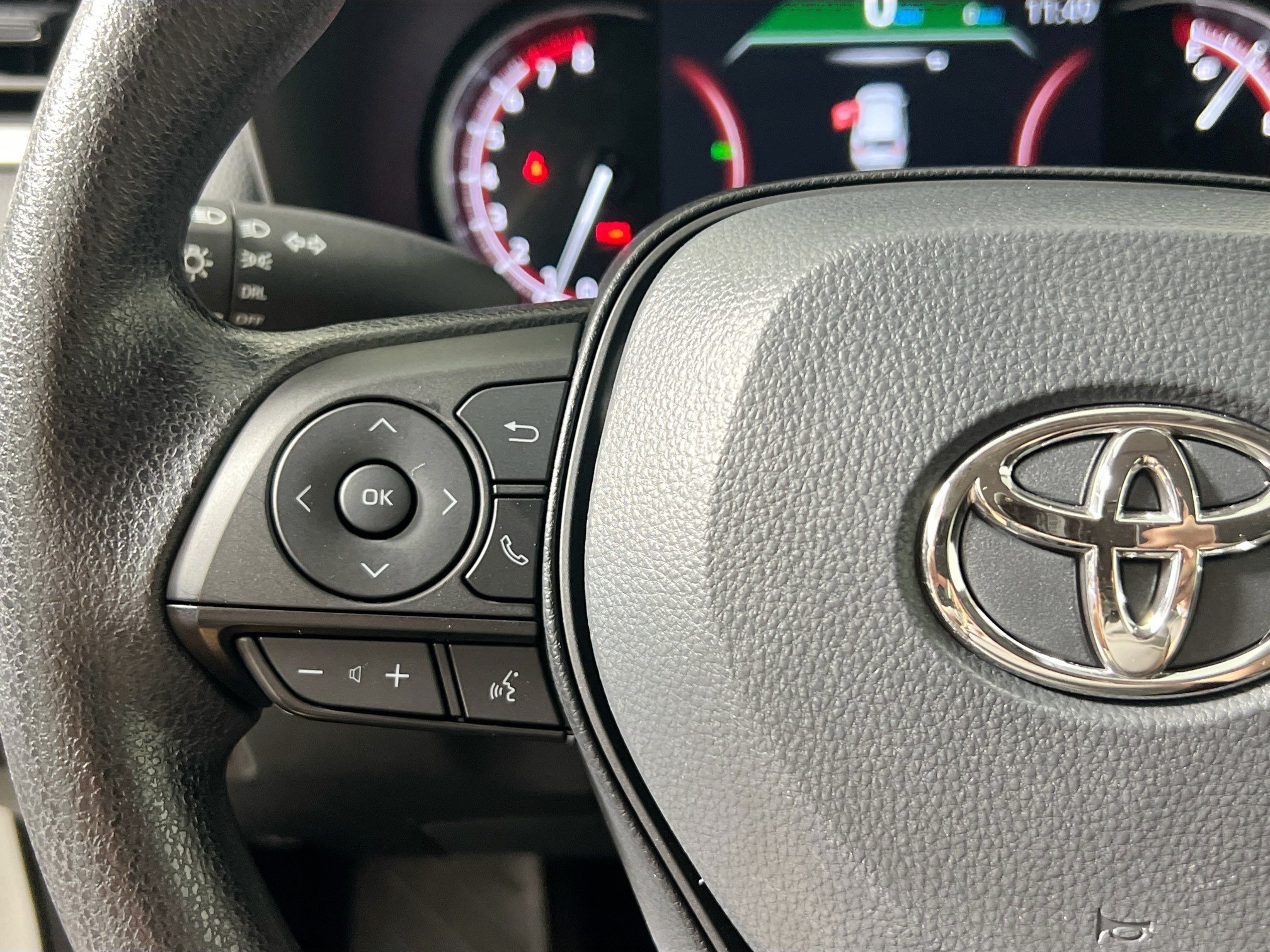 Used 2025 Toyota RAV4 LE FWD image 18