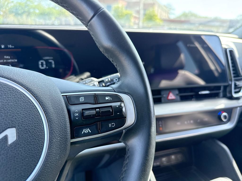 Used 2025 Kia Sportage EX image 13