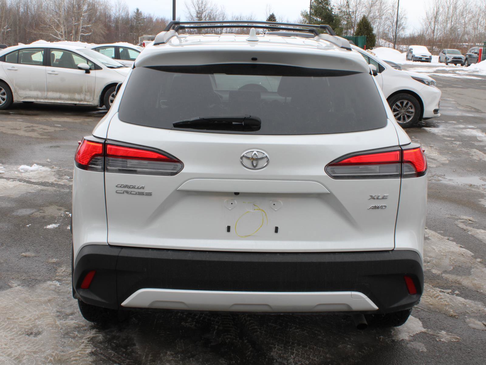 Used 2023 Toyota Corolla Cross XLE w/ Convenience Package image 6