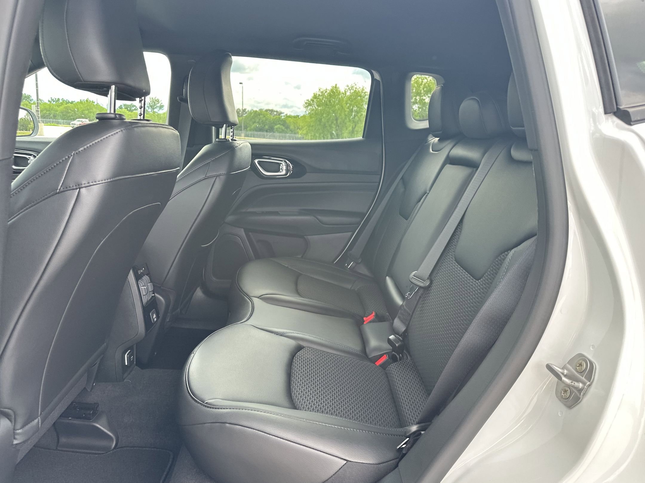 New 2026 Jeep Compass Latitude AWD/4WD image 11