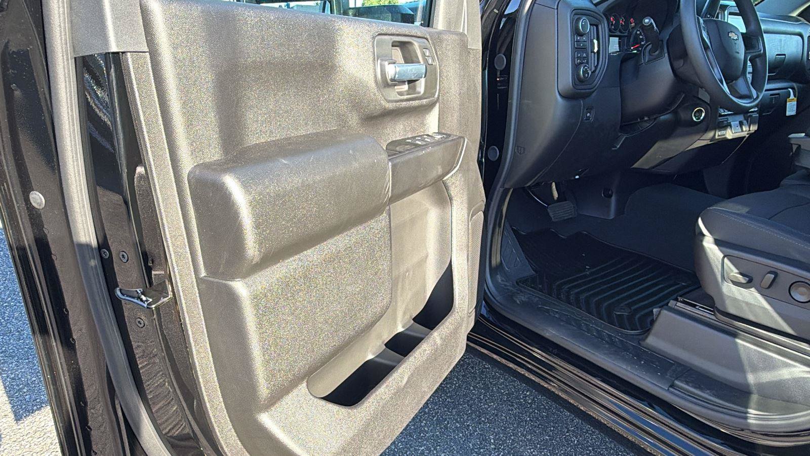 New 2026 Chevrolet Silverado 2500 Custom w/ Custom Value Package AWD/4WD image 15