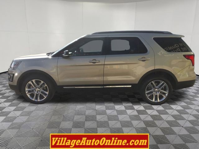 Used 2017 Ford Explorer XLT w/ Equipment Group 202A image 8