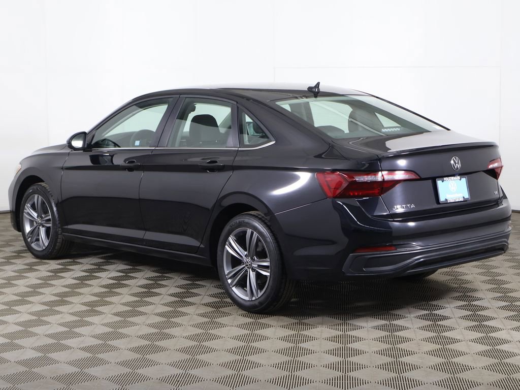 Used 2024 Volkswagen Jetta SE image 9