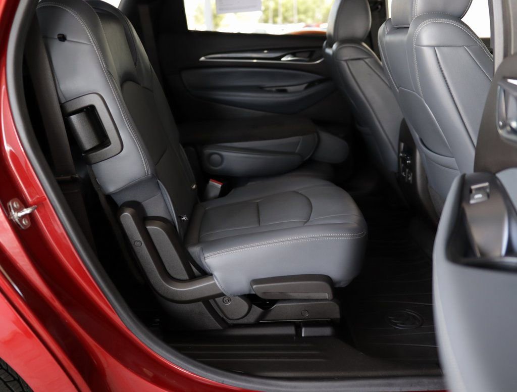 Used 2022 Buick Enclave Essence w/ Sport Touring Edition image 32