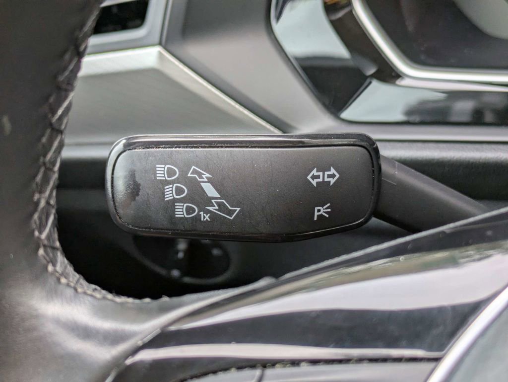 Used 2019 Volkswagen Jetta SE FWD image 34