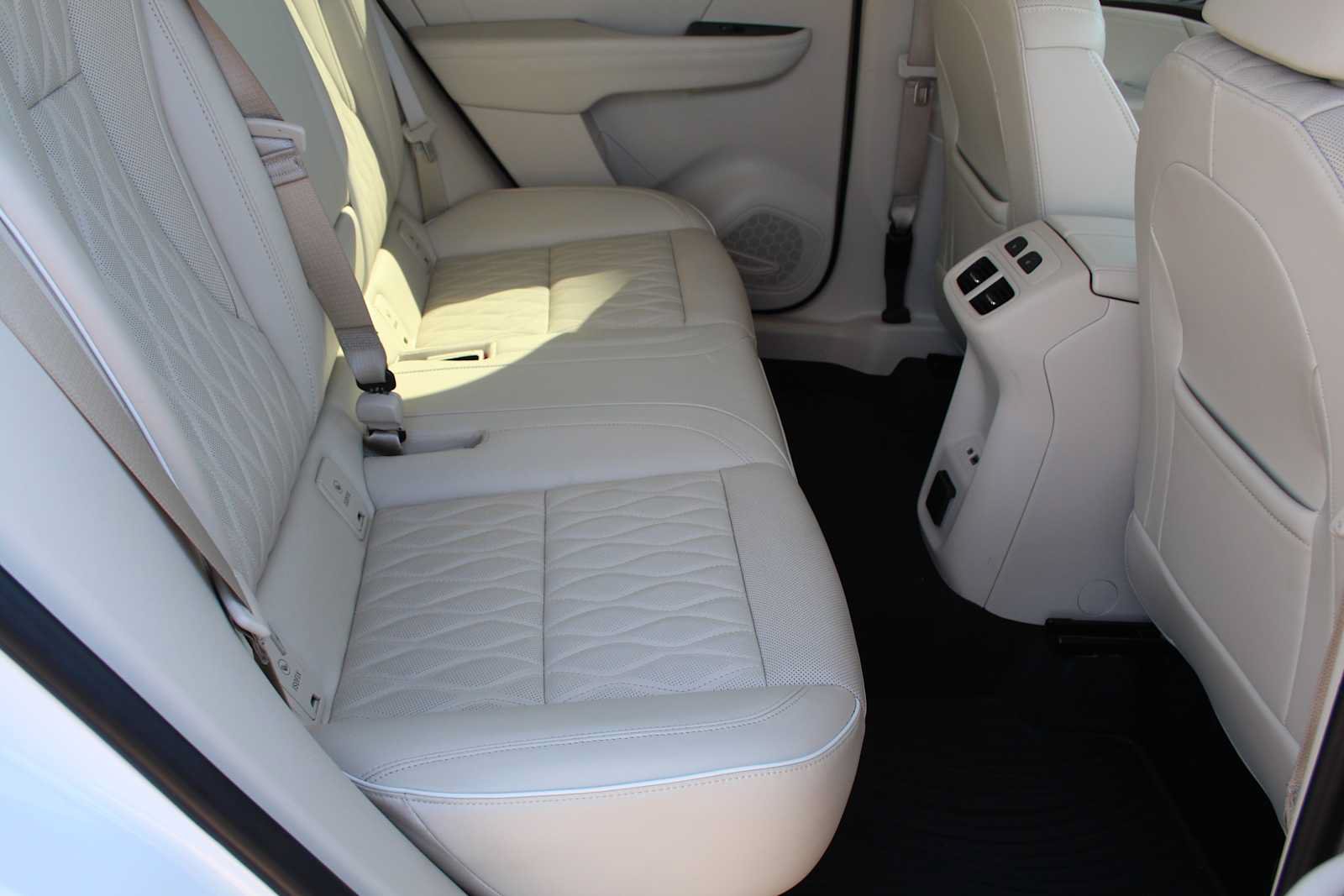 Used 2023 Buick Envision Avenir FWD image 21