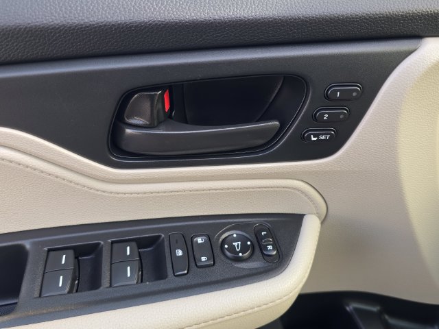 Used 2025 Honda Odyssey EX-L image 18