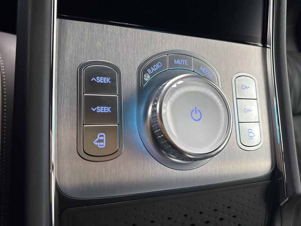 Used 2024 Genesis G90 3.5T image 46