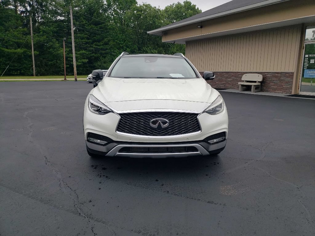 Used 2018 INFINITI QX30 Premium w/ Technology Package AWD/4WD image 2