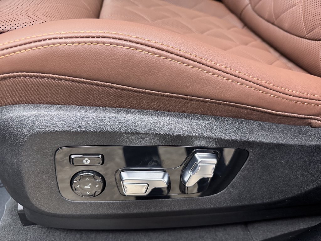 Certified 2026 BMW X5 xDrive40i w/ Executive Package AWD/4WD image 11