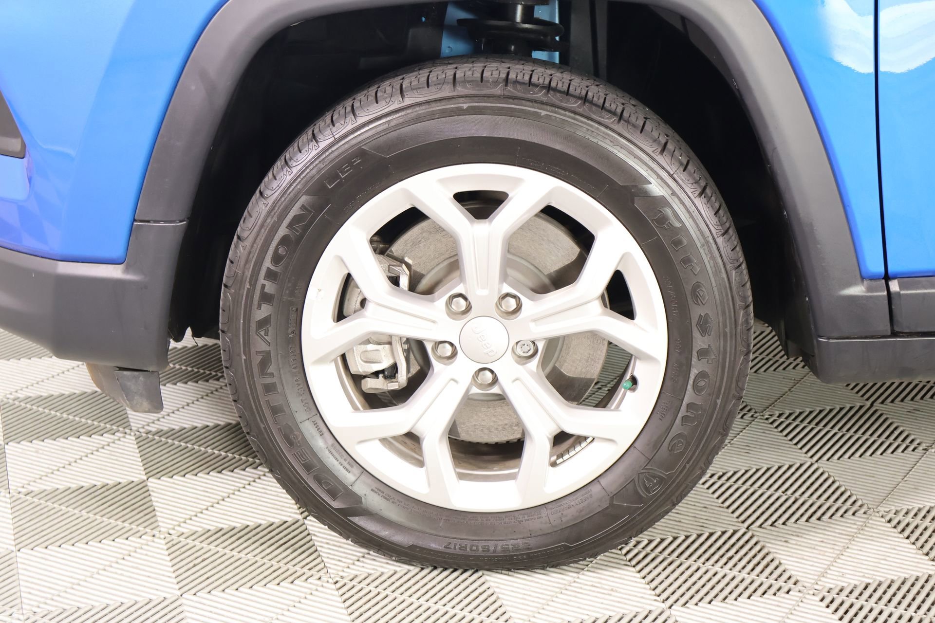 Used 2024 Jeep Compass Sport image 16