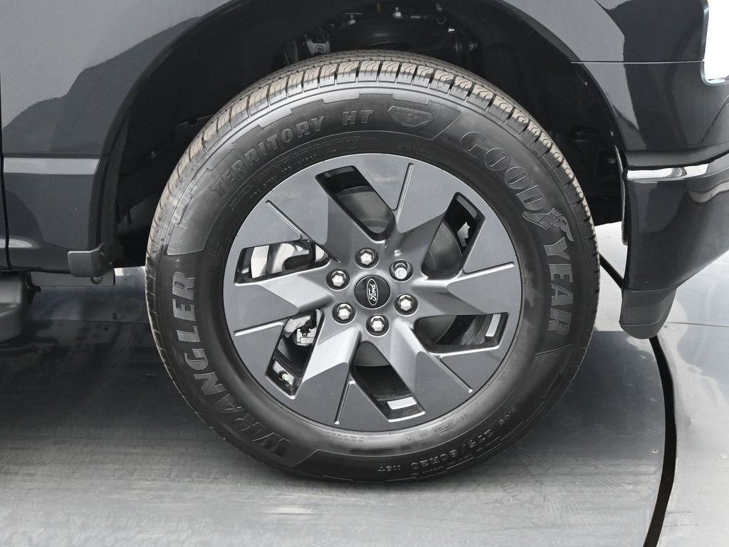 New 2025 Ford F150 Lightning Flash AWD/4WD image 23