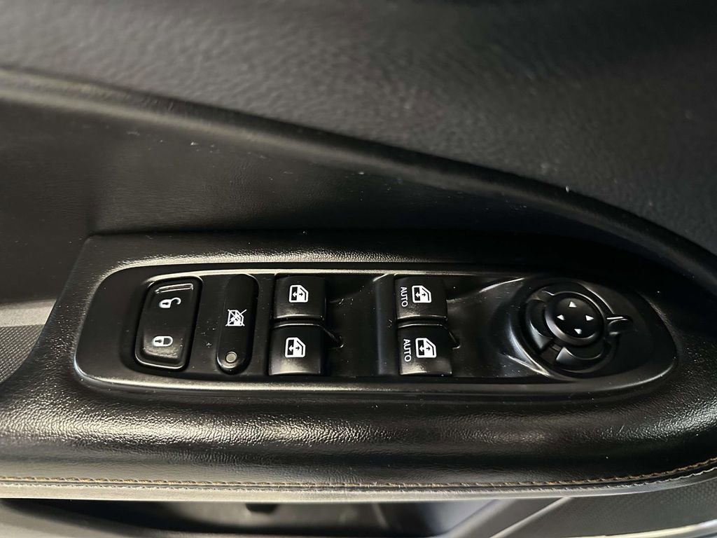 Used 2017 Jeep Compass Sport w/ Cold Weather Group AWD/4WD image 18