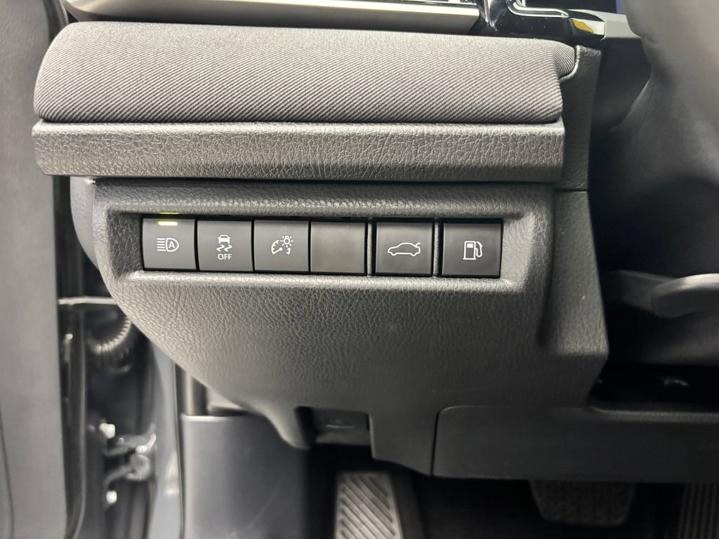 Used 2025 Toyota Camry LE FWD image 33