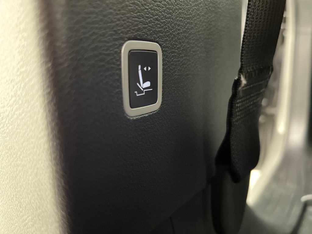 Used 2025 Chrysler Pacifica Select FWD image 21