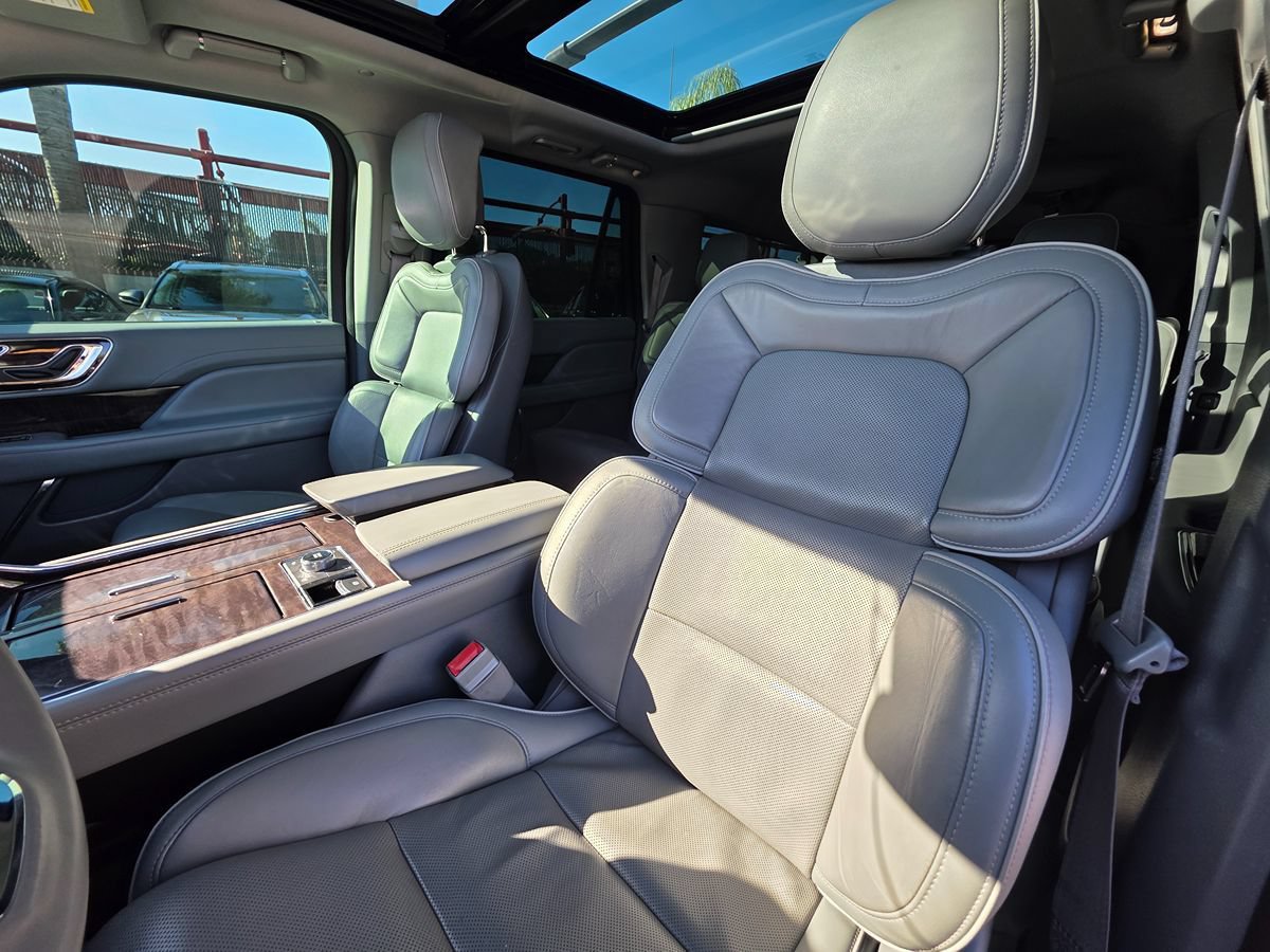 Used 2018 Lincoln Navigator L Select w/ Technology Package RWD image 25