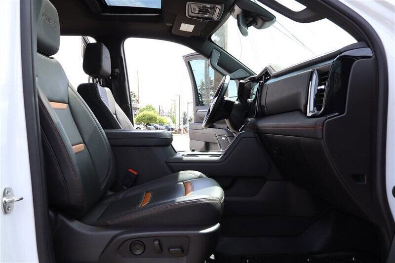 Used 2025 GMC Sierra 3500 AT4 AWD/4WD image 32