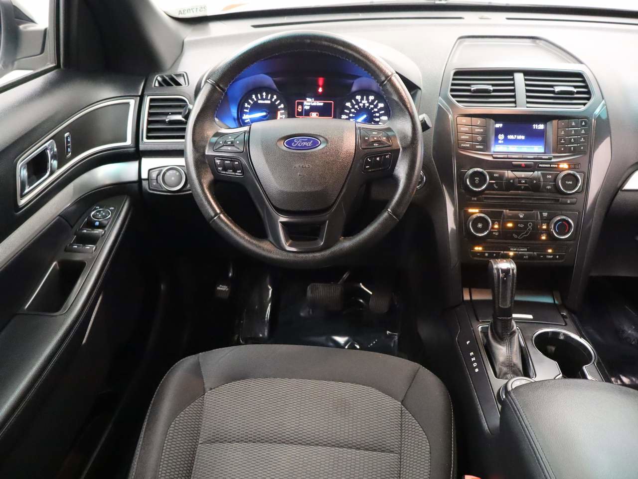 Used 2017 Ford Explorer XLT image 14