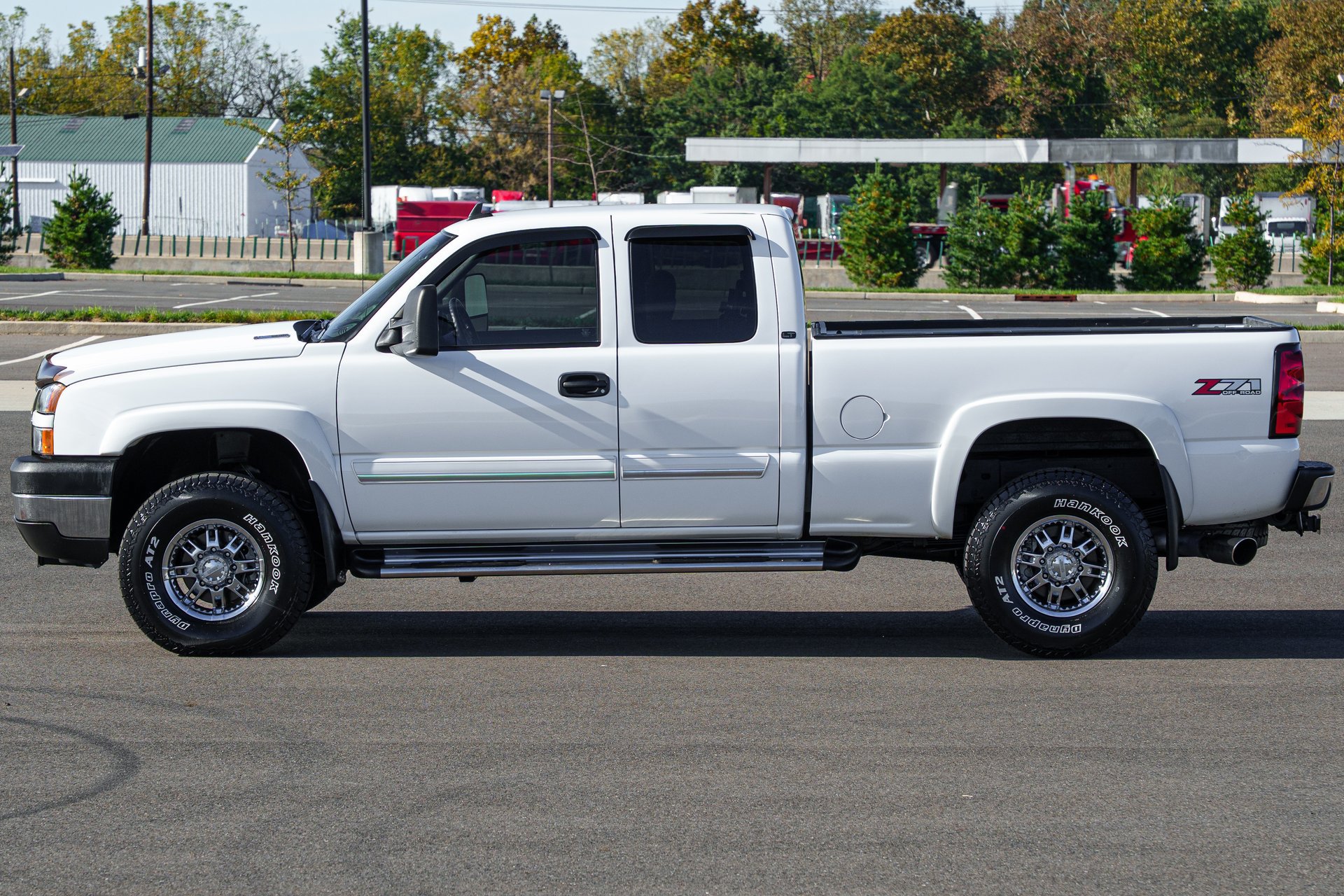 Used 2006 Chevrolet Silverado 2500 LT w/ Heavy-Duty Power Package AWD/4WD image 3