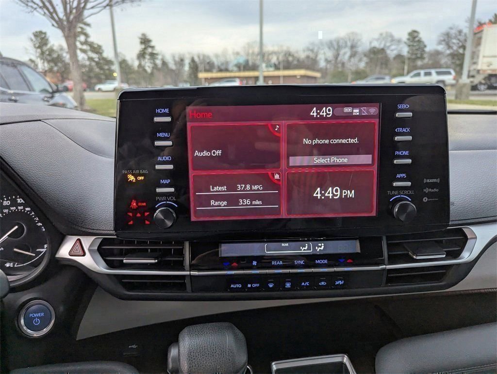 Used 2024 Toyota Sienna LE image 23