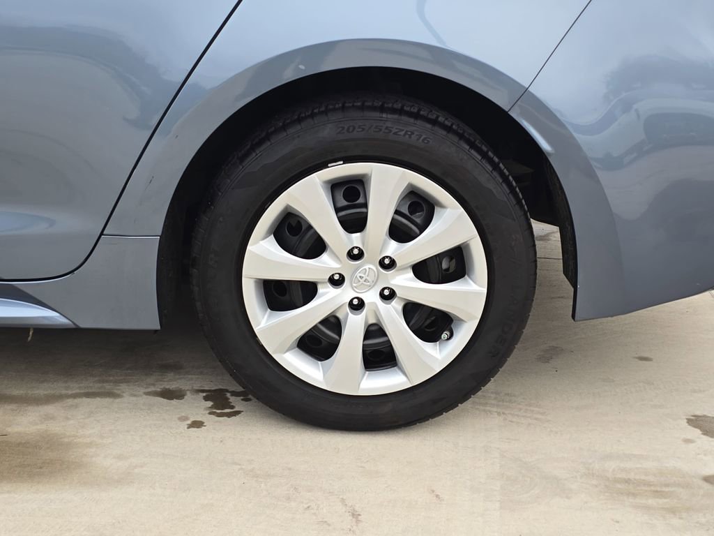 Used 2021 Toyota Corolla LE image 36