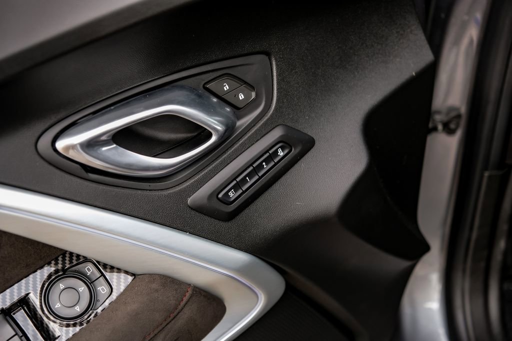 Used 2019 Chevrolet Camaro ZL1 image 44