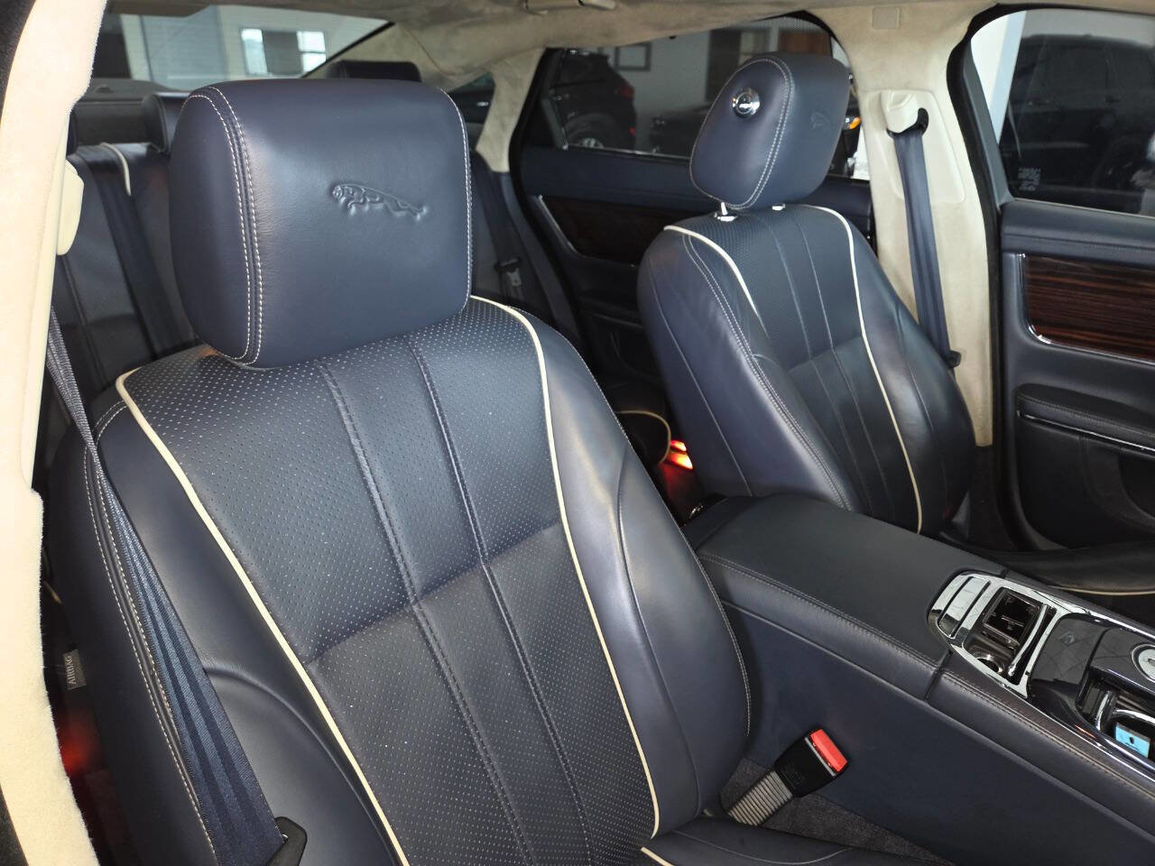 Used 2011 Jaguar XJ L Supercharged RWD image 34