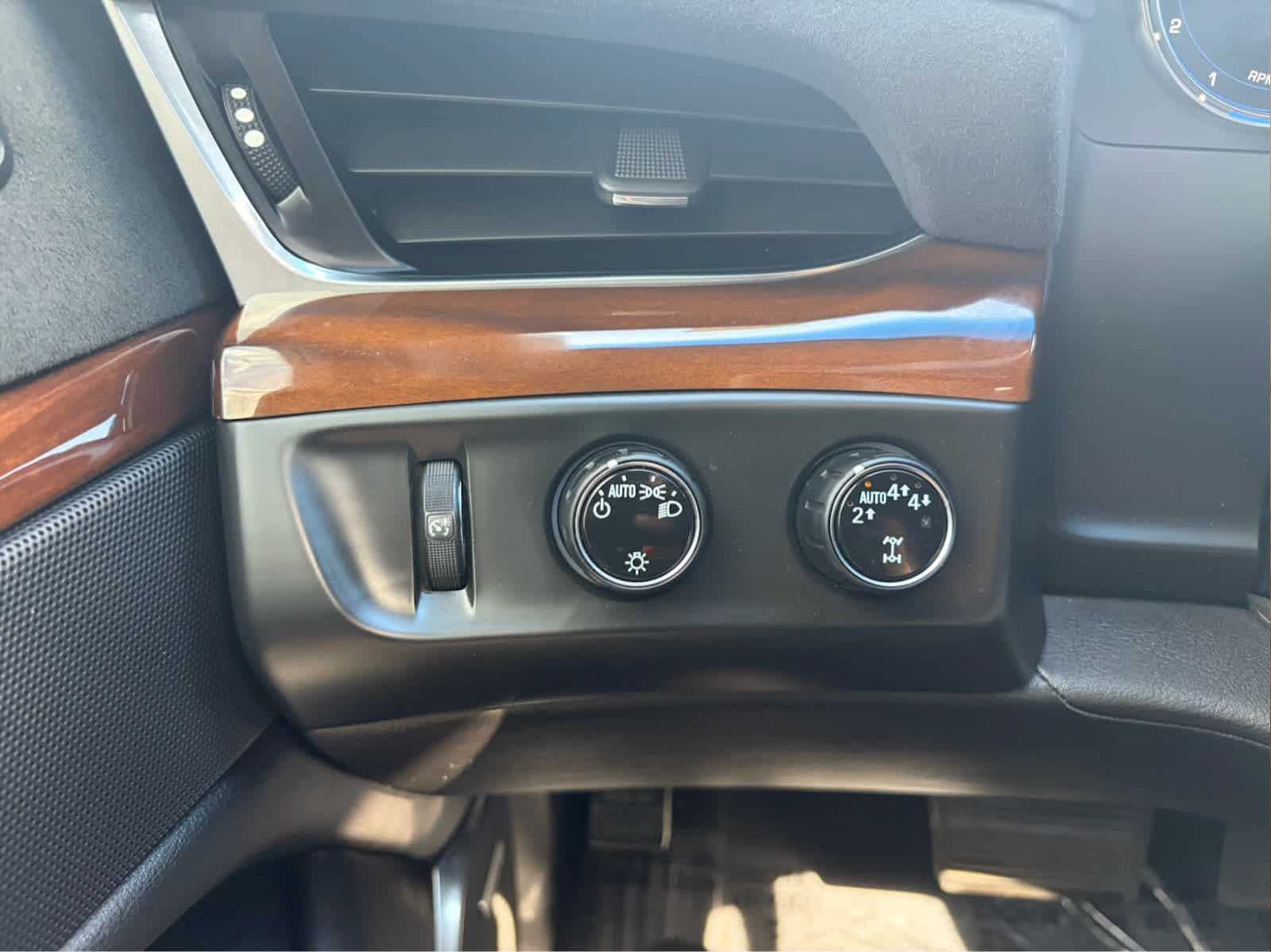 Used 2020 Cadillac Escalade ESV Luxury w/ Escalade Sport Edition AWD/4WD image 14