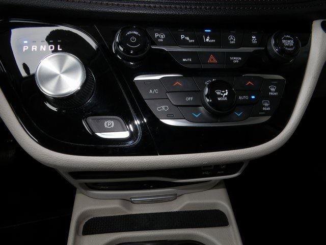 Used 2018 Chrysler Pacifica Limited w/ Tire & Wheel Group image 39