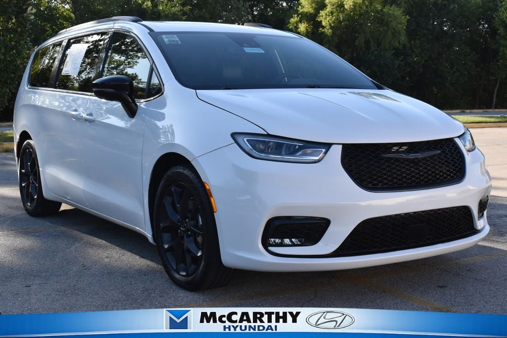 Used 2025 Chrysler Pacifica Limited