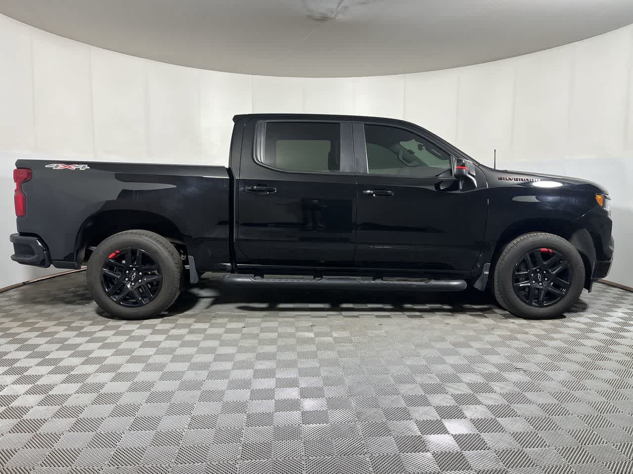 Used 2024 Chevrolet Silverado 1500 RST w/ Redline Edition AWD/4WD image 9