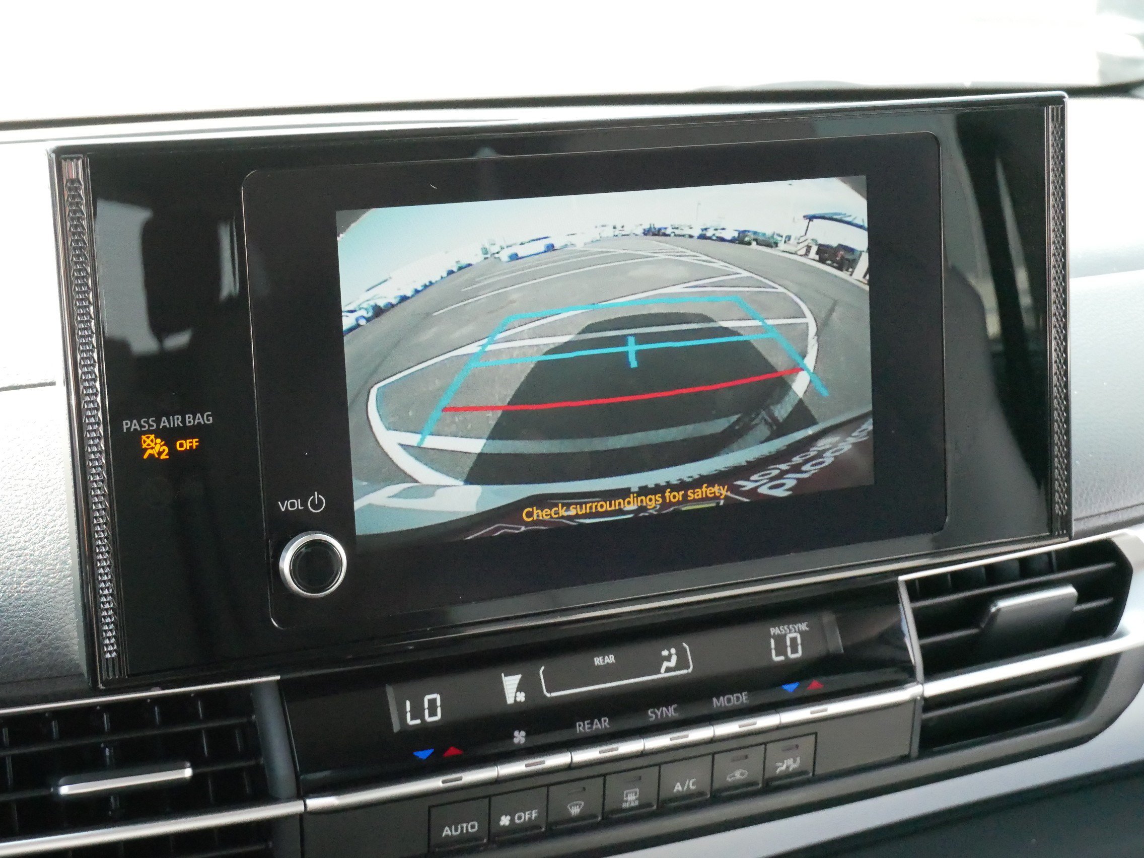 Certified 2025 Toyota Sienna LE FWD image 31
