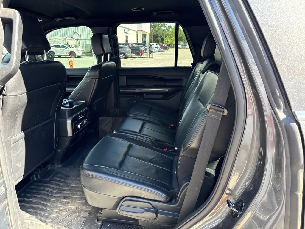 Used 2020 Ford Expedition XLT w/ Equipment Group 202A AWD/4WD image 11