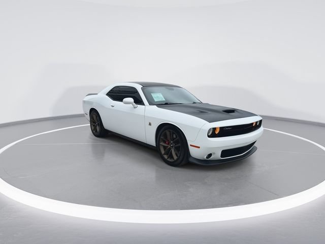 Used 2019 Dodge Challenger R/T Scat Pack RWD image 2