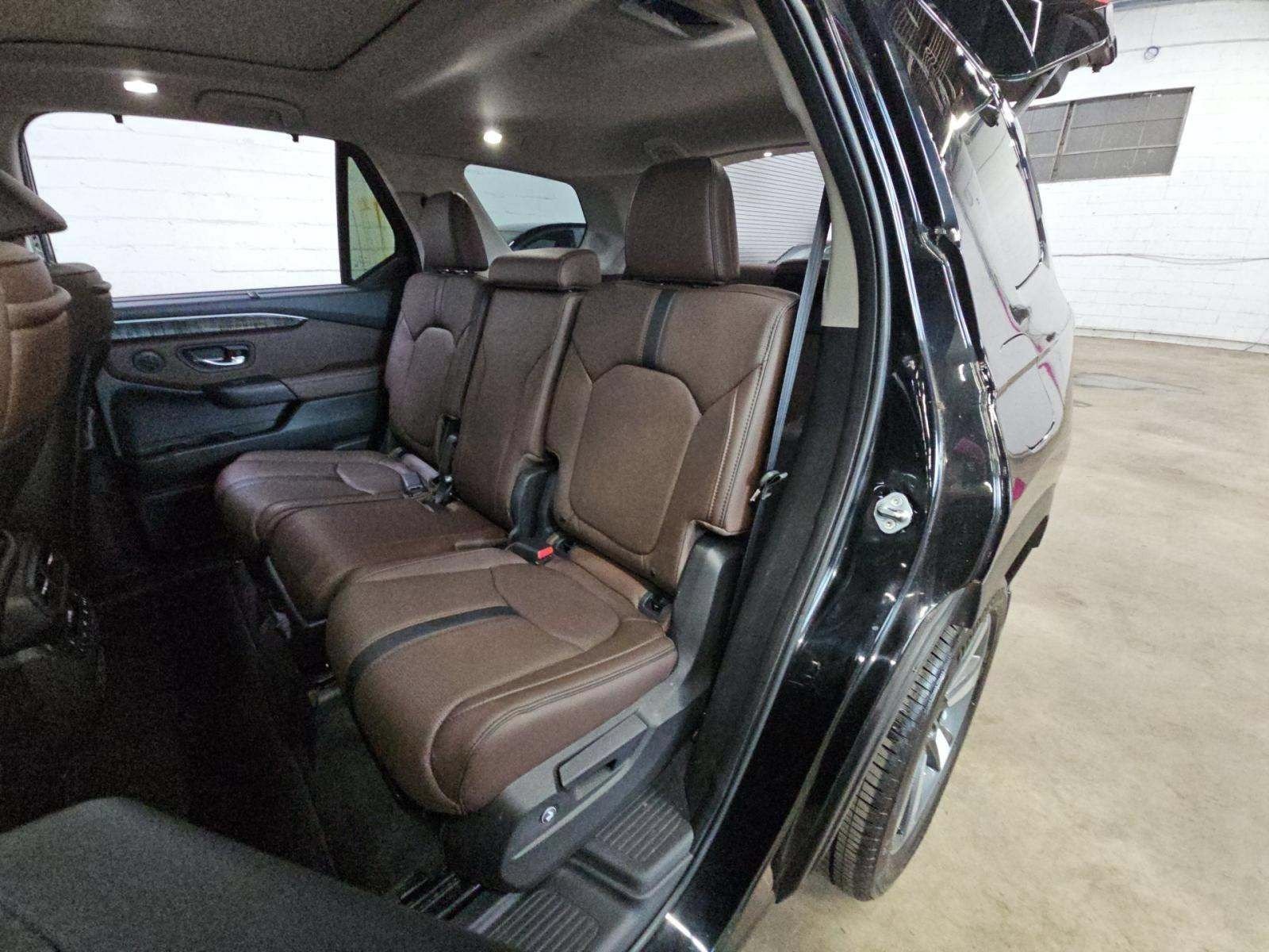 Used 2023 Honda Pilot Elite image 12