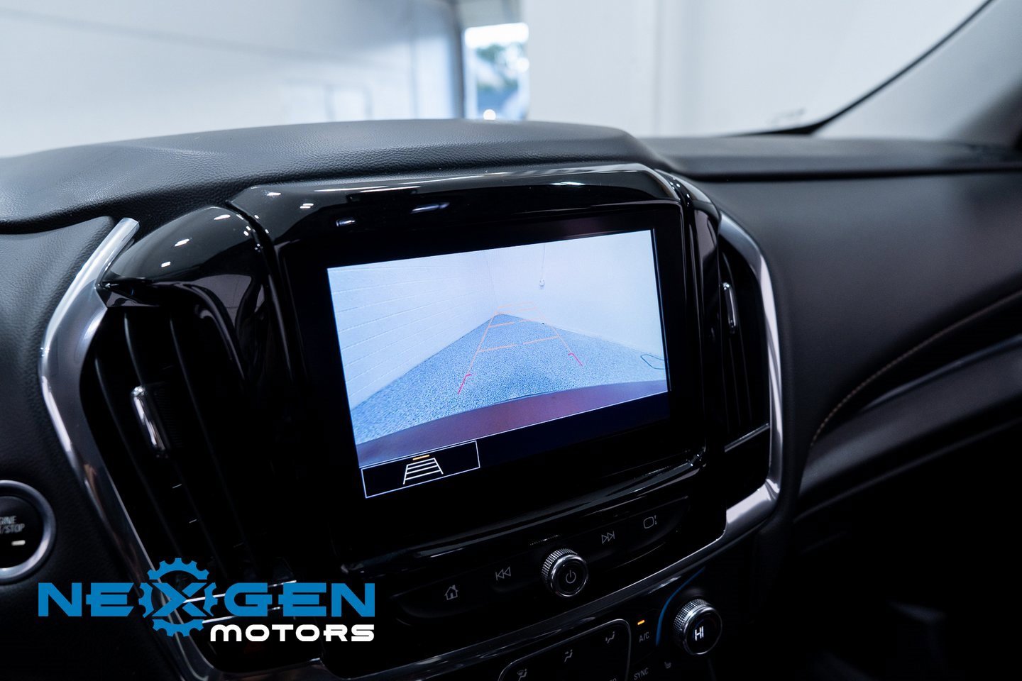 Used 2020 Chevrolet Traverse LT image 37