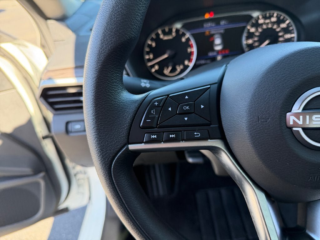 Used 2023 Nissan Altima 2.5 SV AWD/4WD image 16