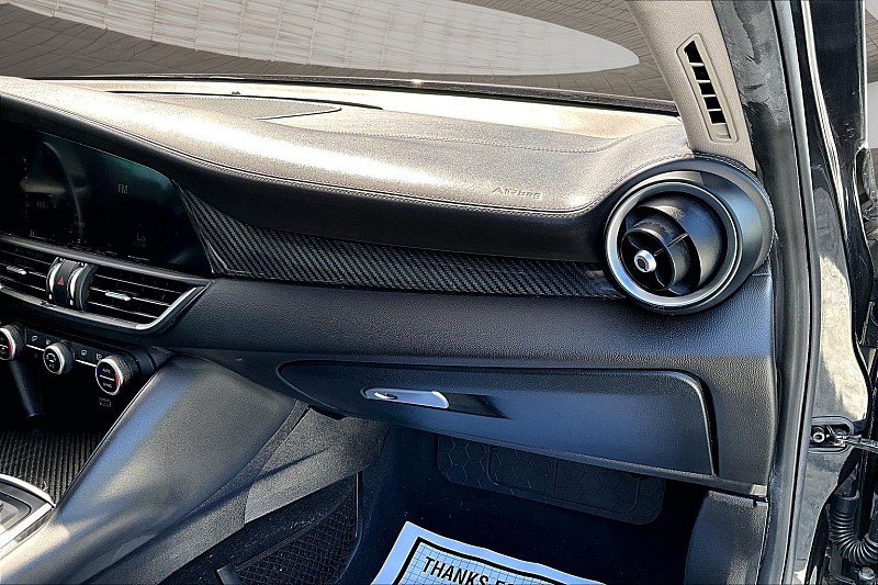 Used 2019 Alfa Romeo Giulia Ti RWD image 13