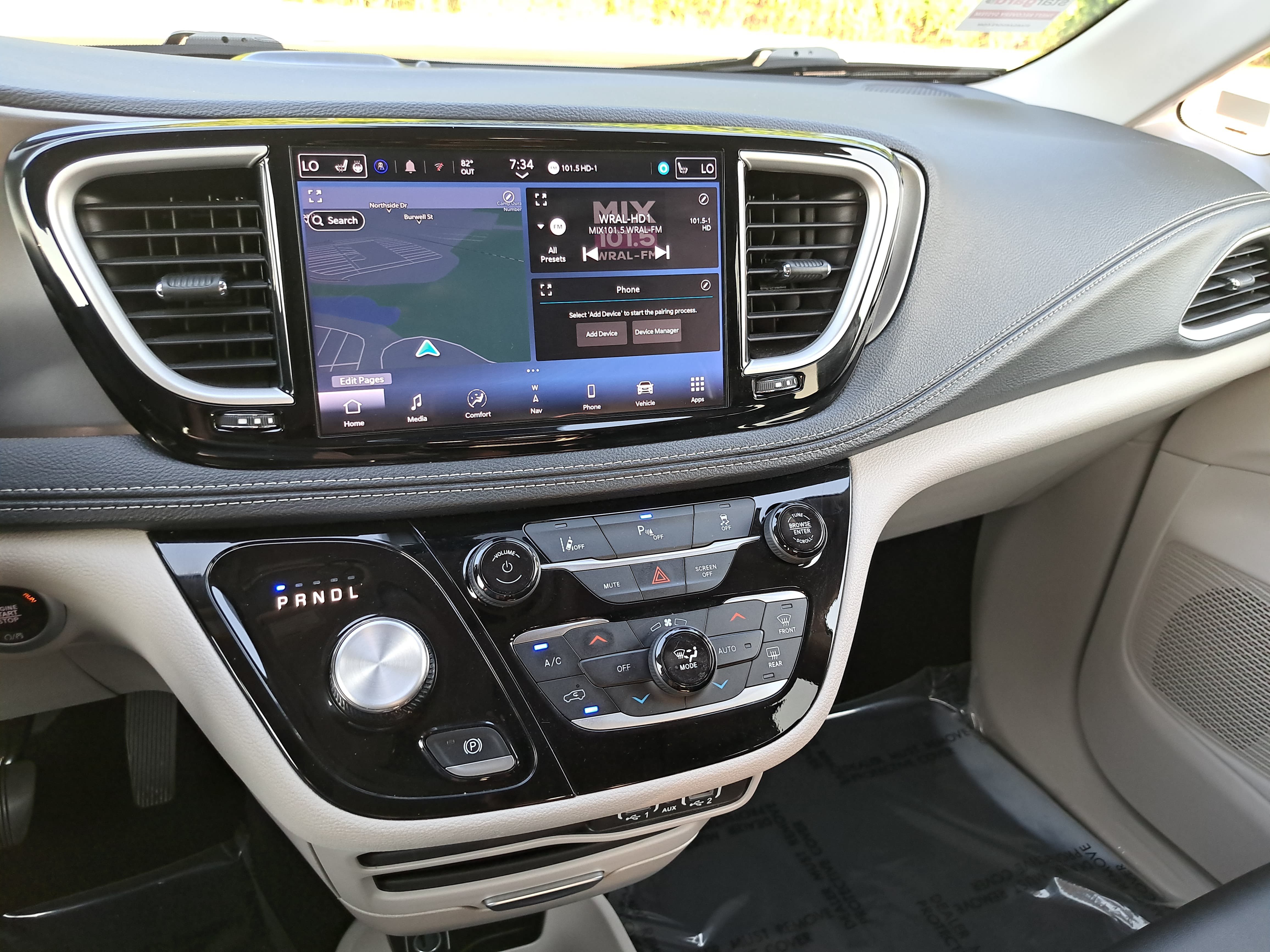 Used 2024 Chrysler Pacifica Limited FWD image 21