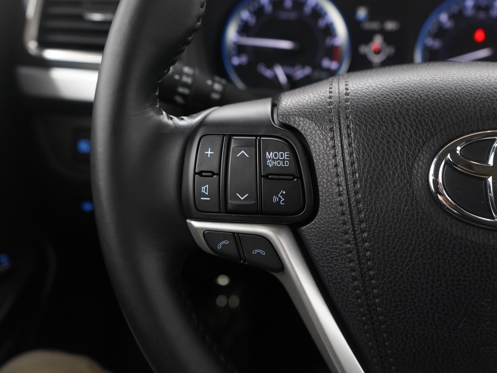 Used 2018 Toyota Highlander XLE image 26