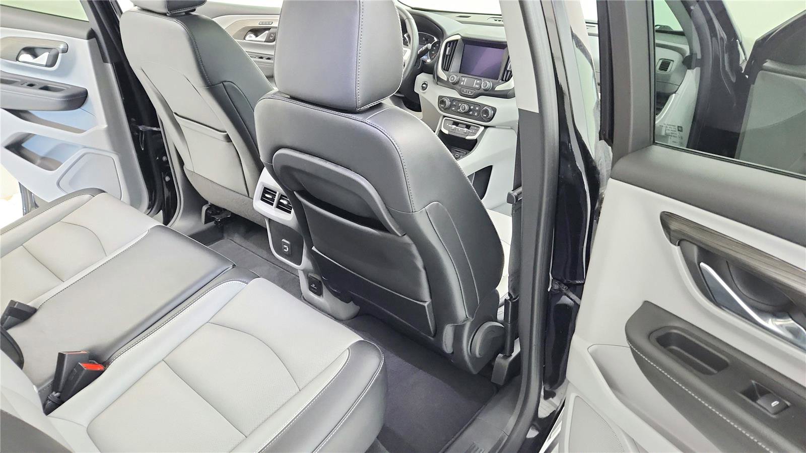 Used 2024 GMC Terrain SLT AWD/4WD image 19
