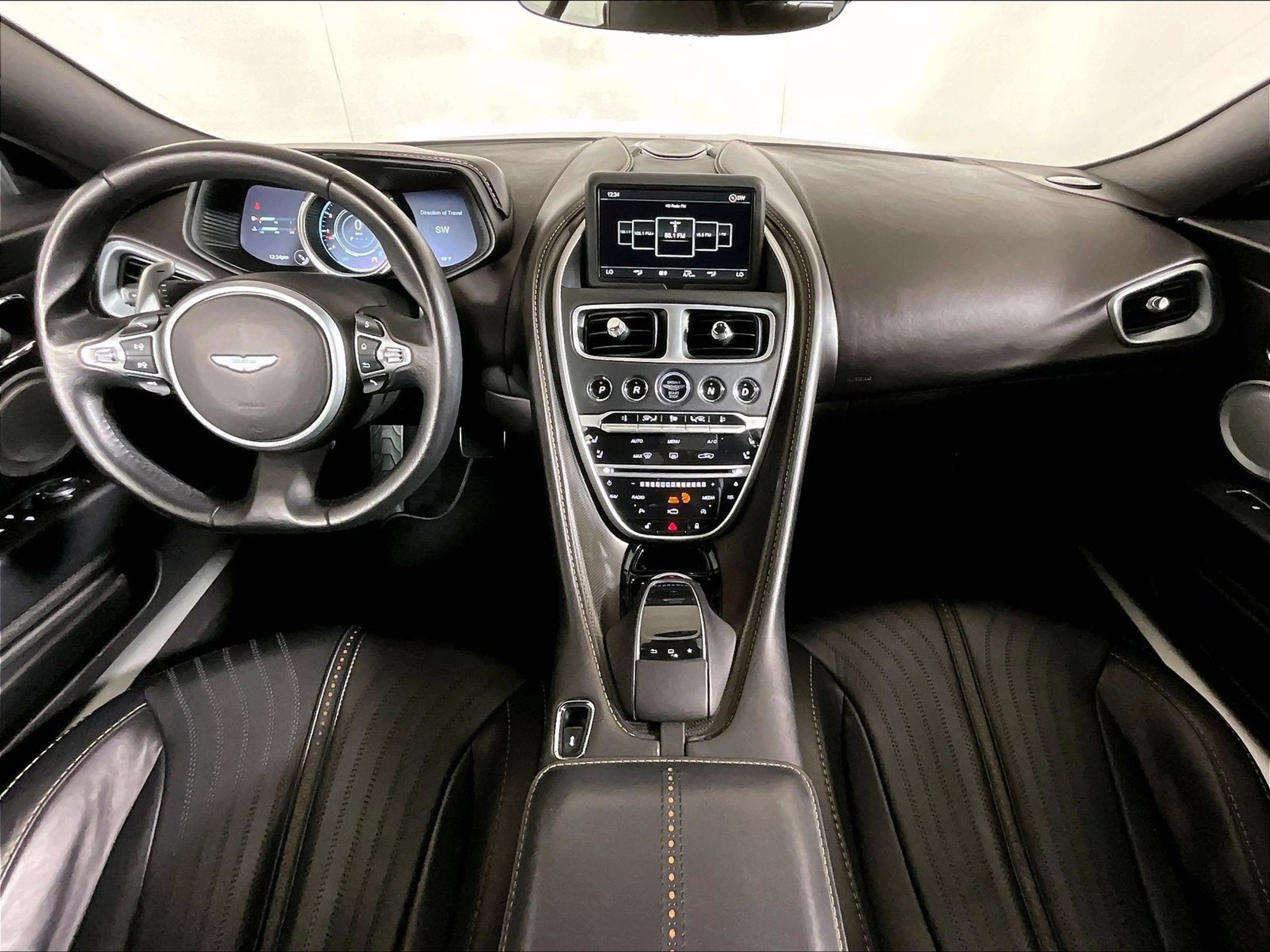Used 2017 Aston Martin DB11 V12 RWD image 12