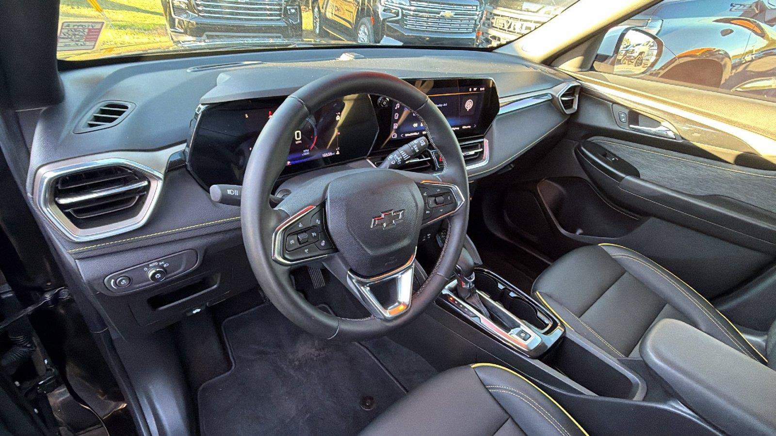 Used 2024 Chevrolet TrailBlazer ACTIV w/ Driver Confidence Package FWD image 3