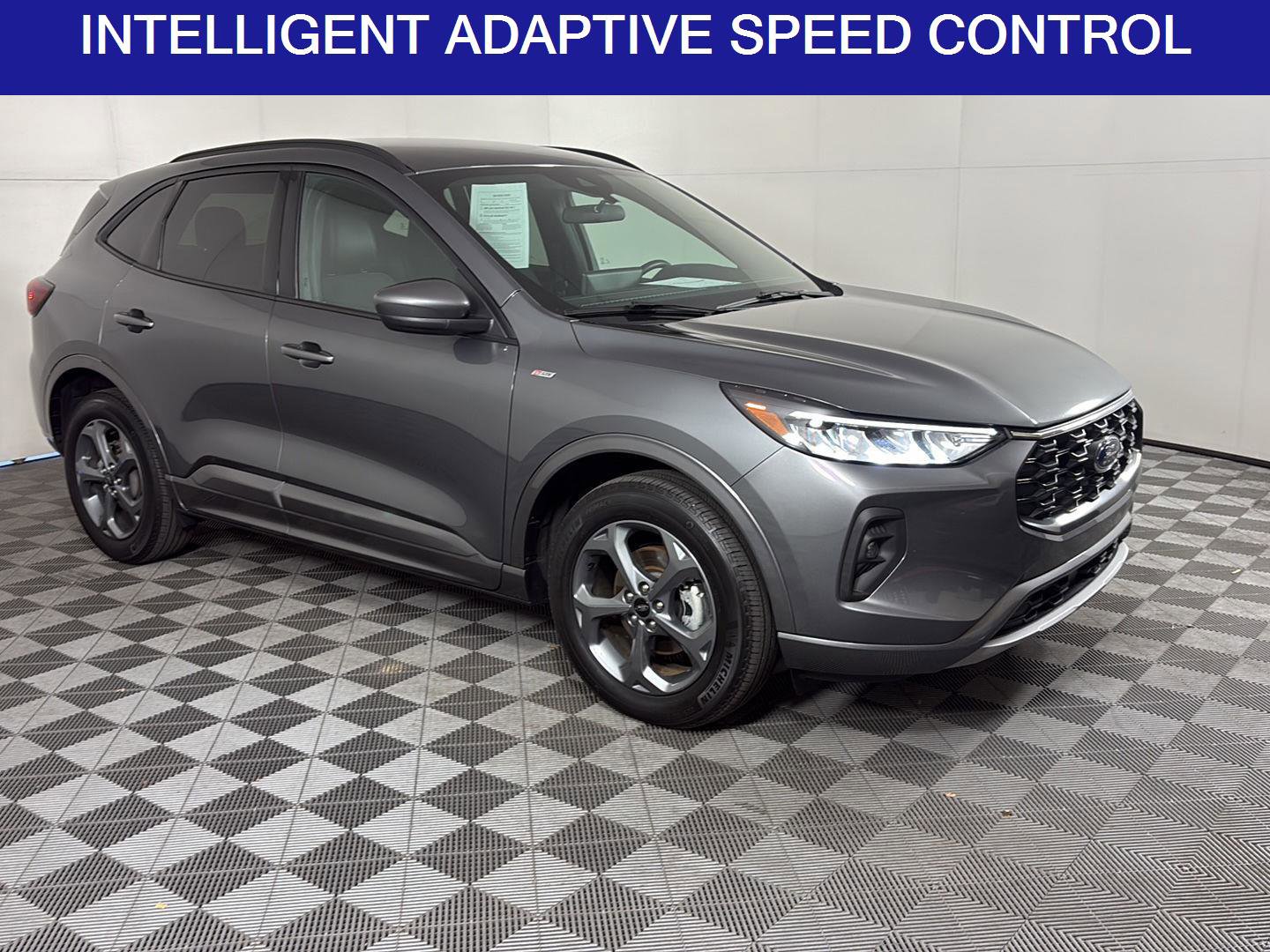 Used 2023 Ford Escape ST-Line Select w/ Tech Pack #1 AWD/4WD image 2