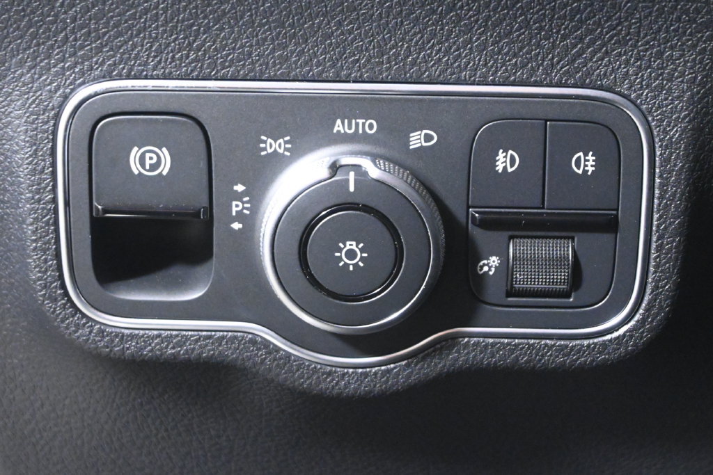 Certified 2026 Mercedes-Benz GLB 250 4MATIC image 26